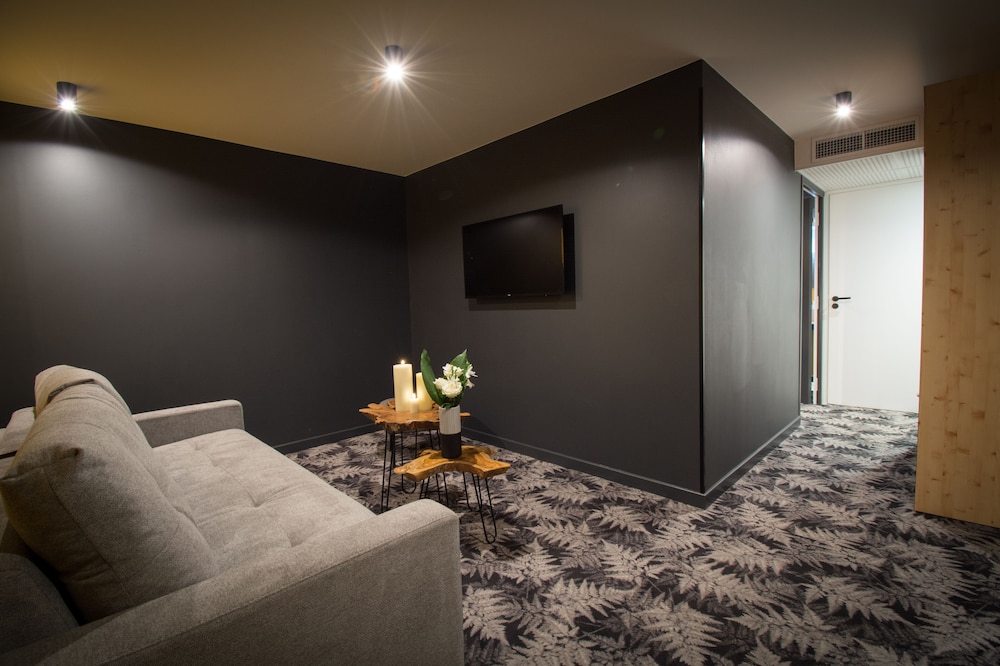 Suite - Photo 3