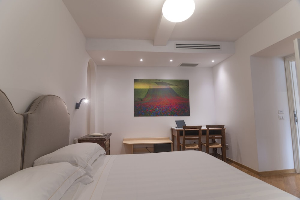 Comfort Double or Twin Room, Ensuite photo 3