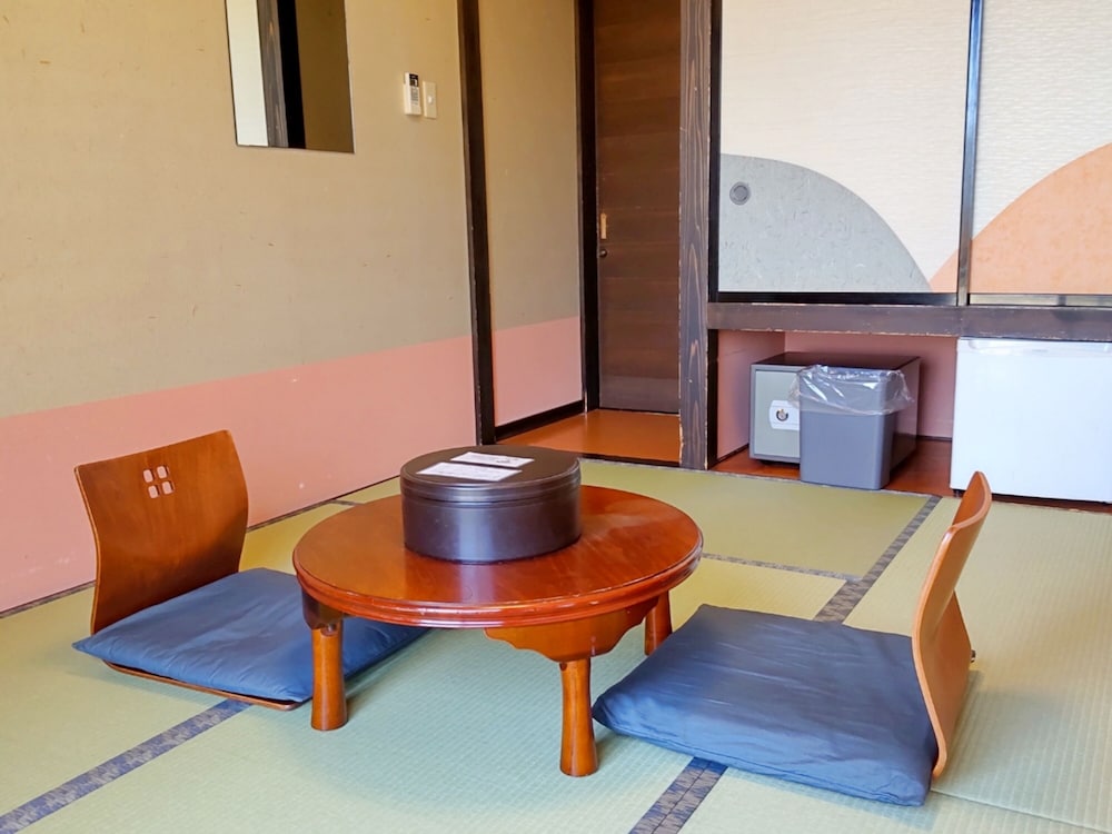 Basic Triple Room, Non Smoking, Mountain View photo 3