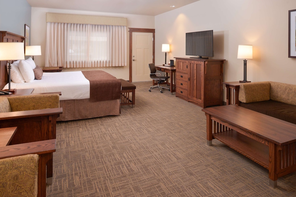 Standard Room, 1 King Bed, Non Smoking, Balcony (Larger Room) photo 2