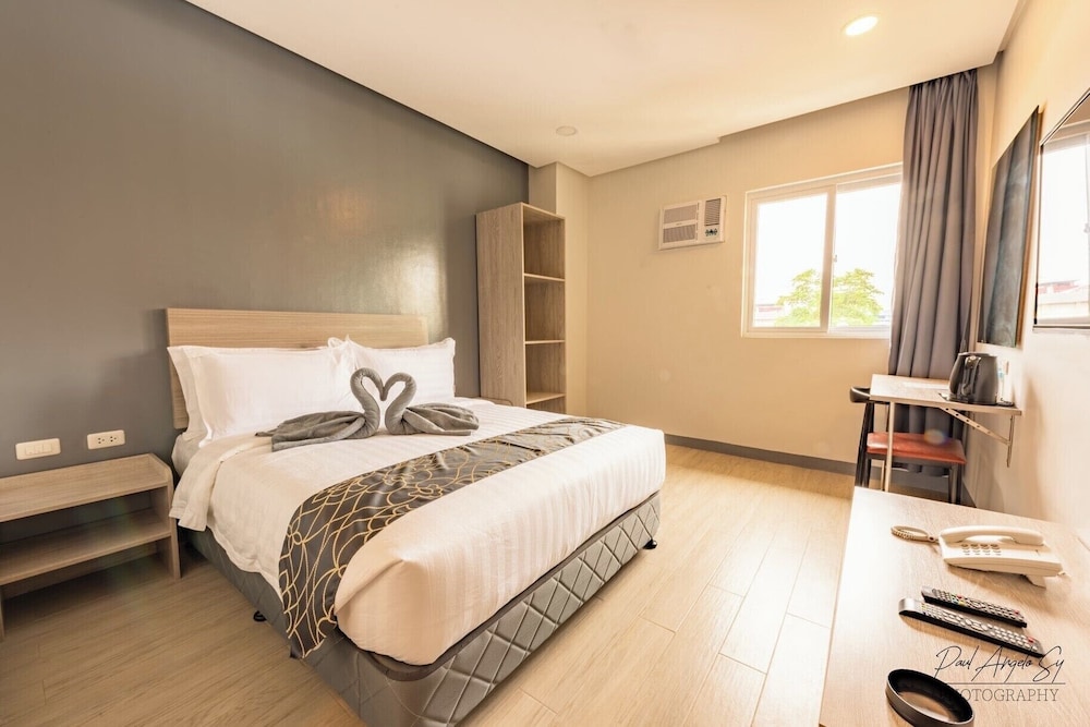 Deluxe Double Room, 1 Queen Bed - Photo 2