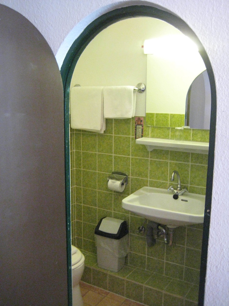 Single Room photo 3