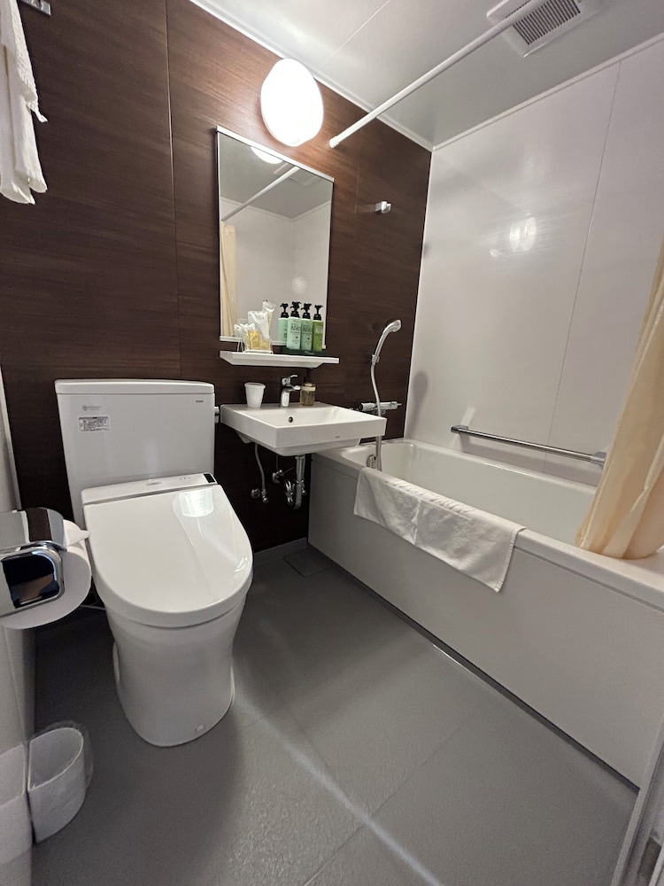 Premier Single Room, Non-Smoking, 15 ft2 Bed width 1400mm photo 2