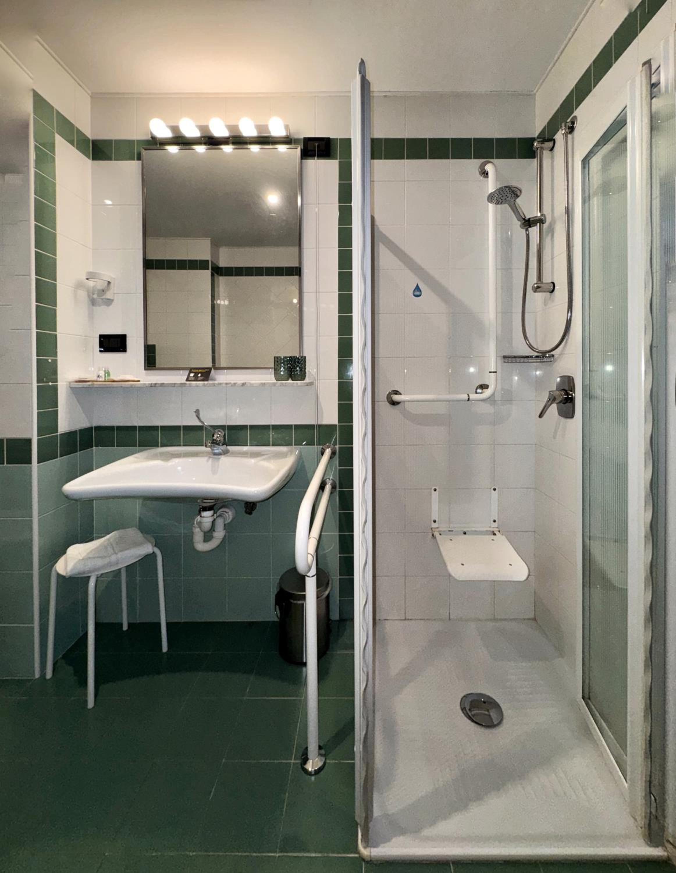 Double Room - Disability Access photo 2