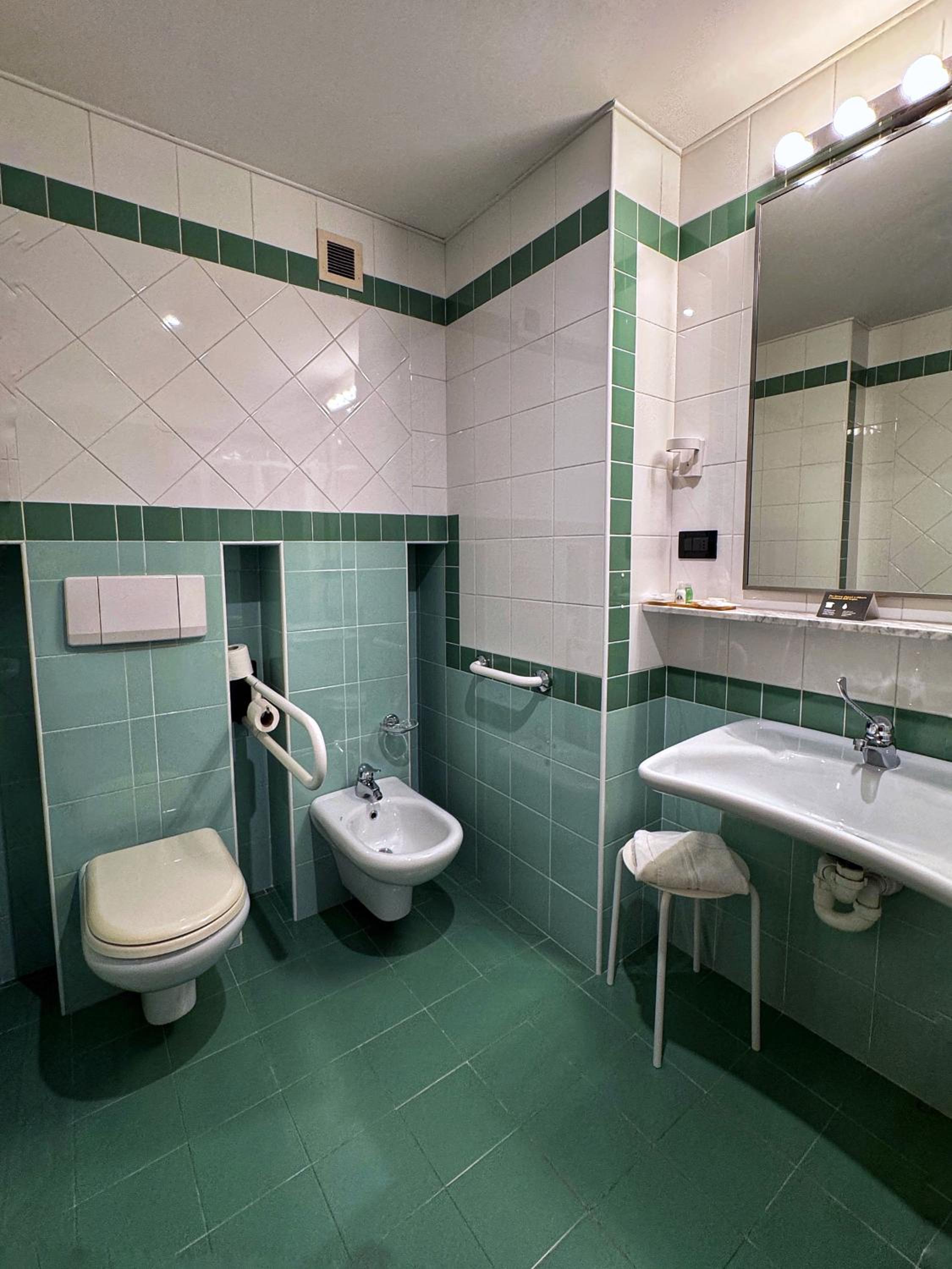 Double Room - Disability Access photo 3