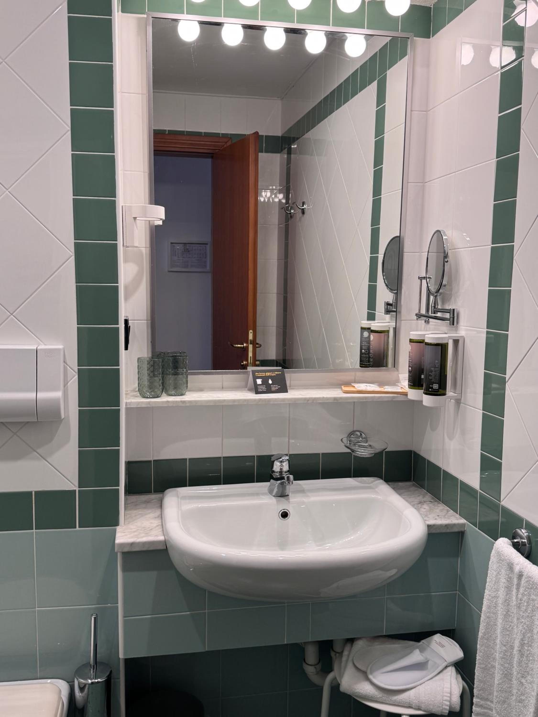 Superior Twin Room photo 2