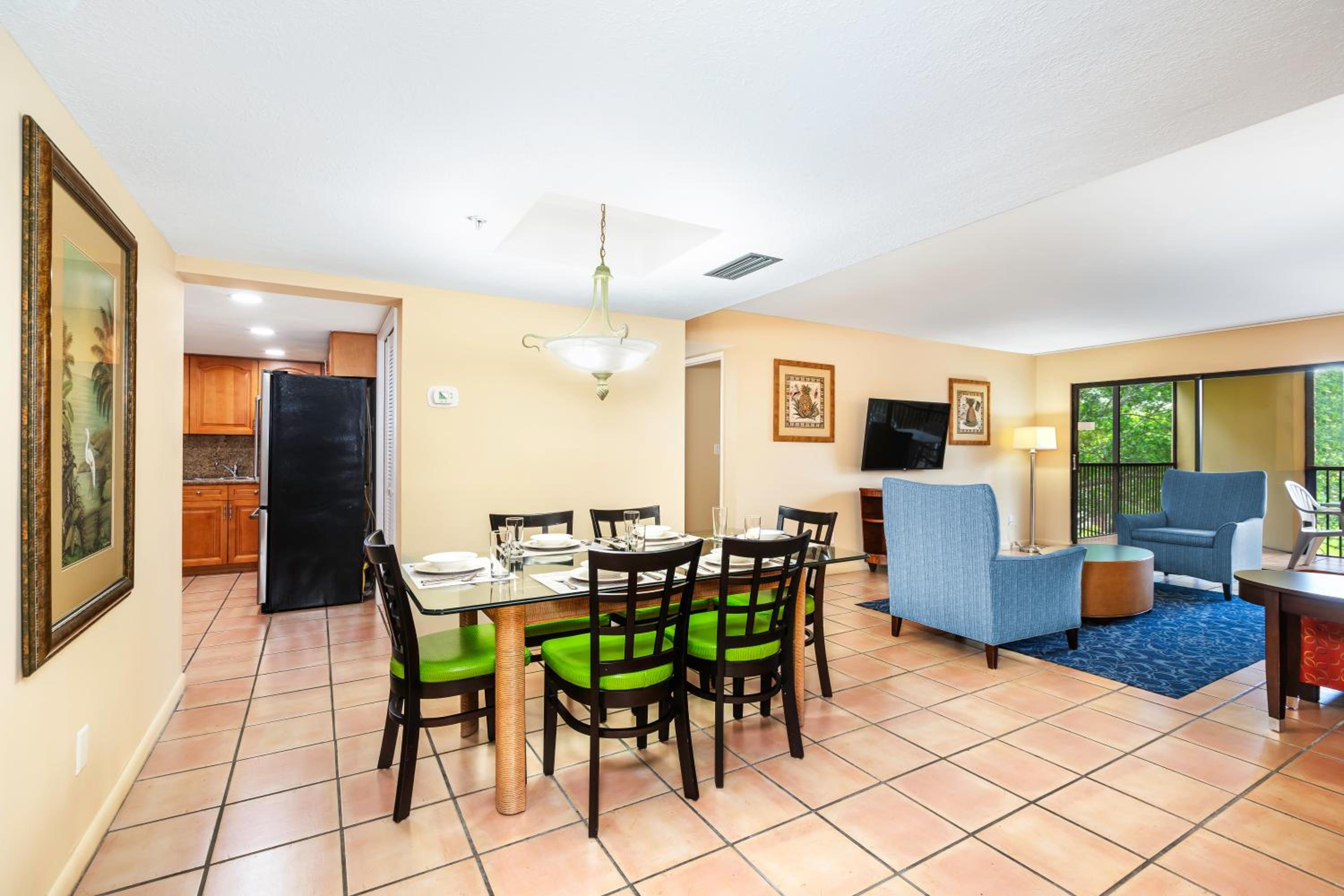 Three-Bedroom Apartment photo 2