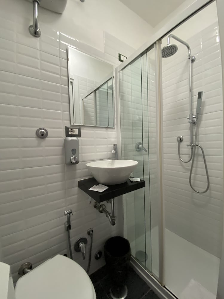 Triple Room, Ensuite photo 2
