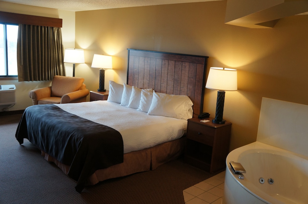 Suite, 1 King Bed, Non Smoking (Second Floor) photo 3