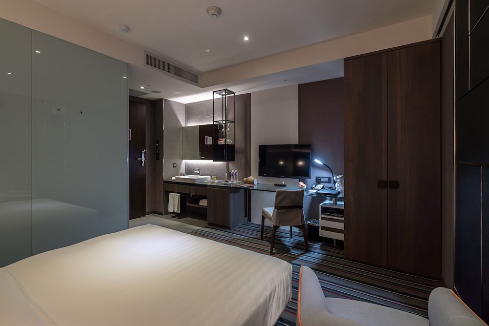 Available room thumbnail 5