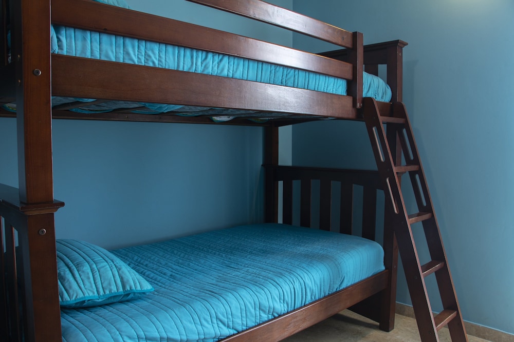Standard King Room - Accessible thumbnail 5