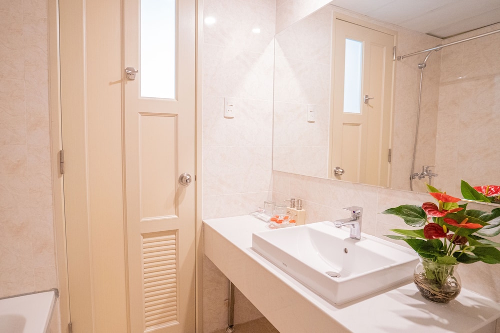 Suite, Sea View - Photo 7
