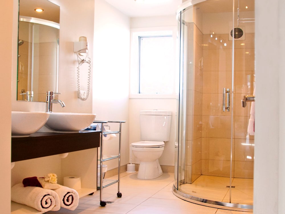 Executive One Bedroom with Spa Pool and Courtyard photo 2