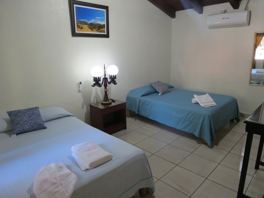 Standard Quadruple Room - Photo 4