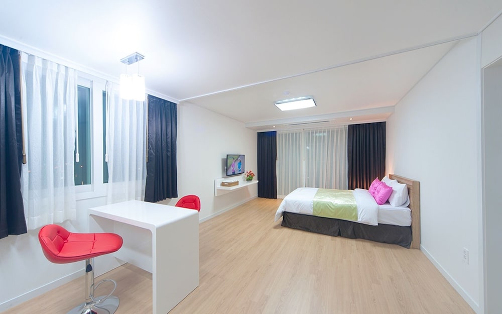 Room (Deluxe Room-56) - Photo 6