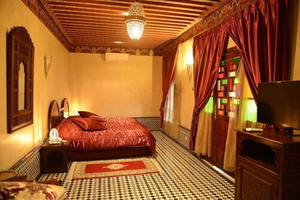 Deluxe Room - Photo 14