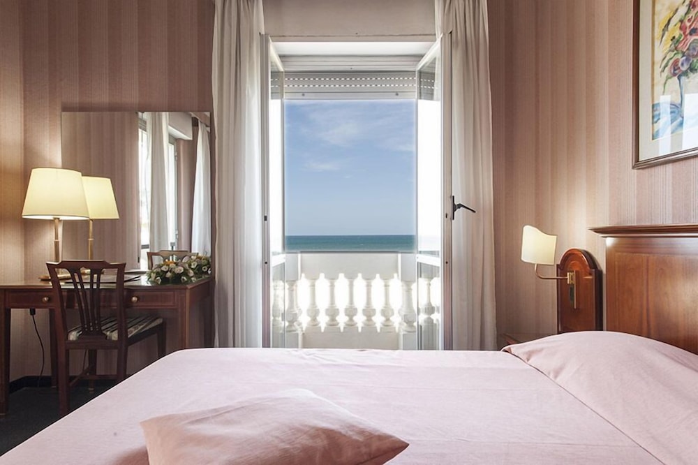 Standard Double or Twin Room, Sea View - Photo 16