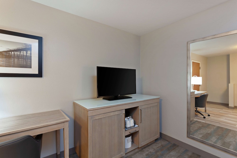 Room, 1 King Bed, Accessible, Non Smoking - Photo 1
