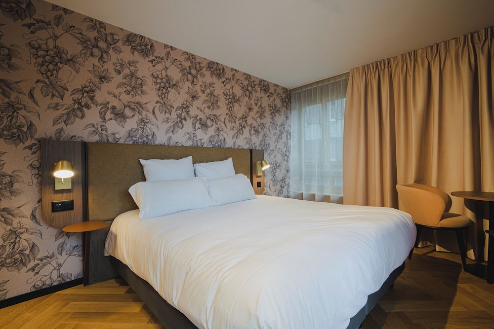 Deluxe Double Room, Balcony, Park View