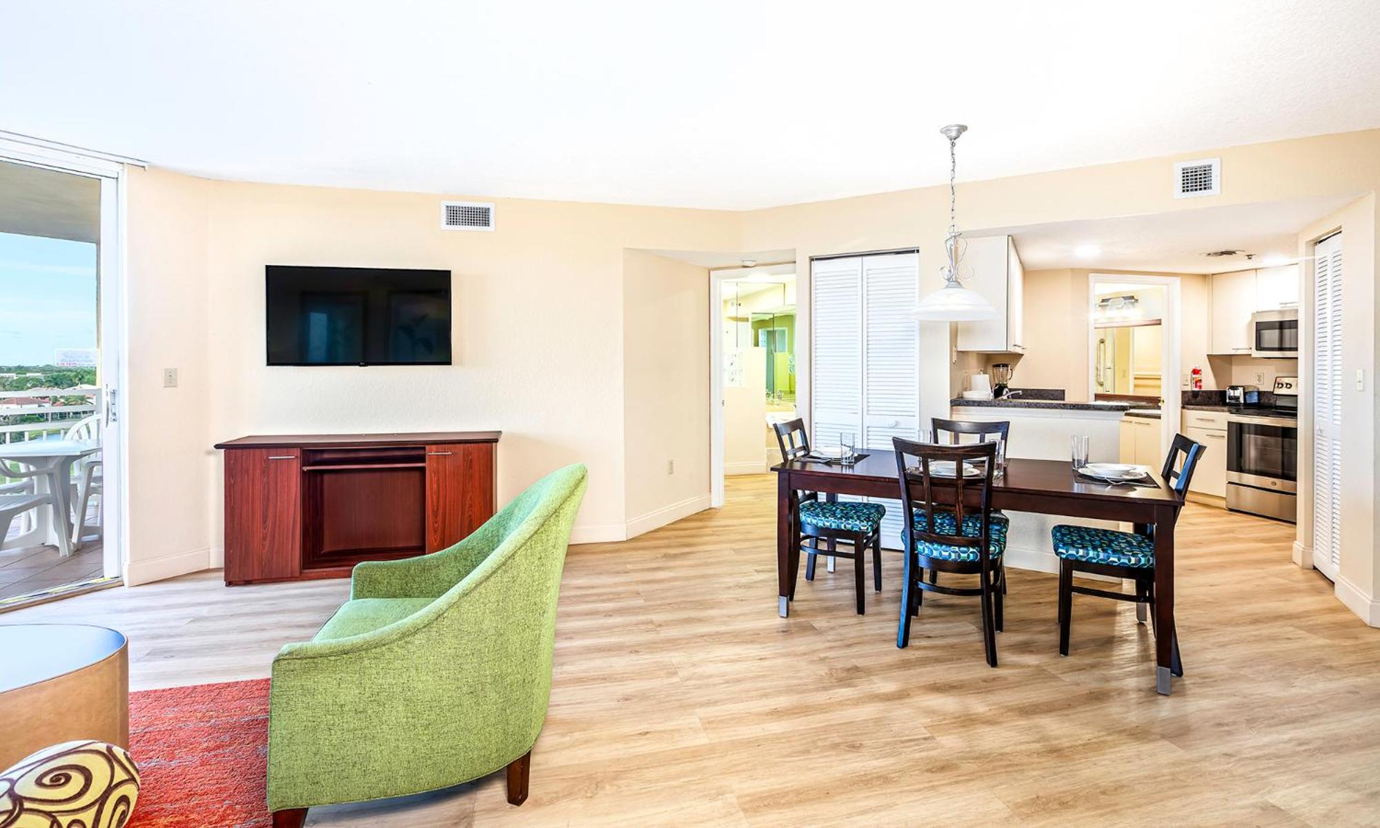 King Suite with Pool View - Photo 8