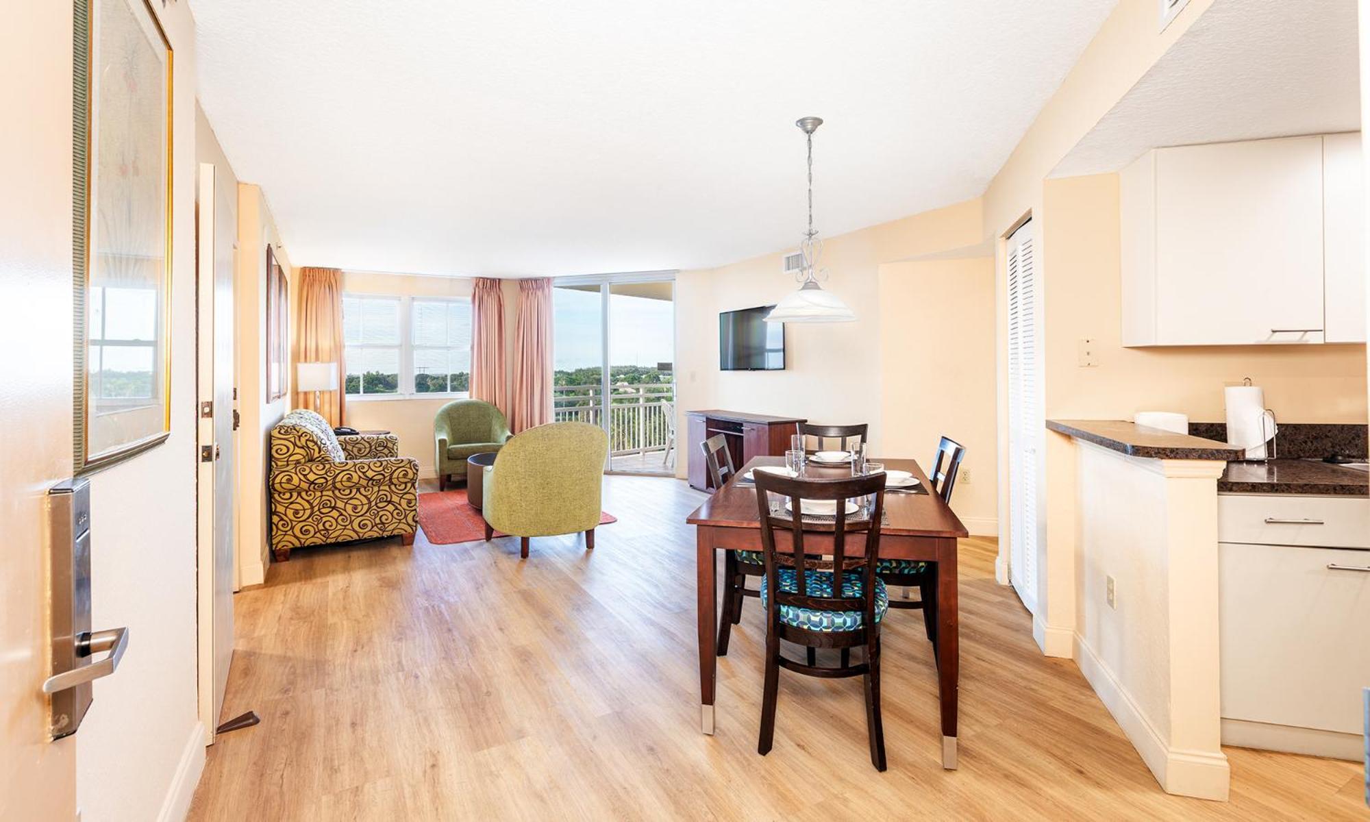 King Suite with Pool View - Photo 6
