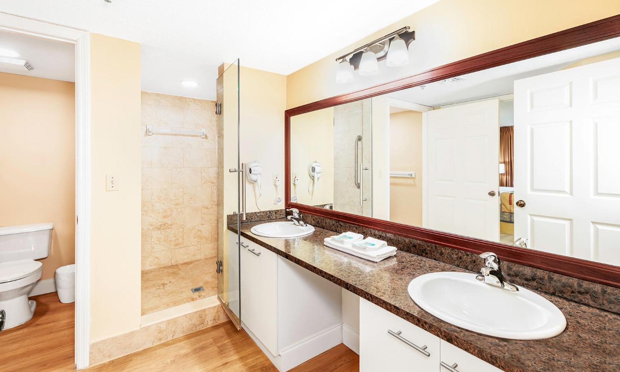 King Suite with Pool View - Photo 9