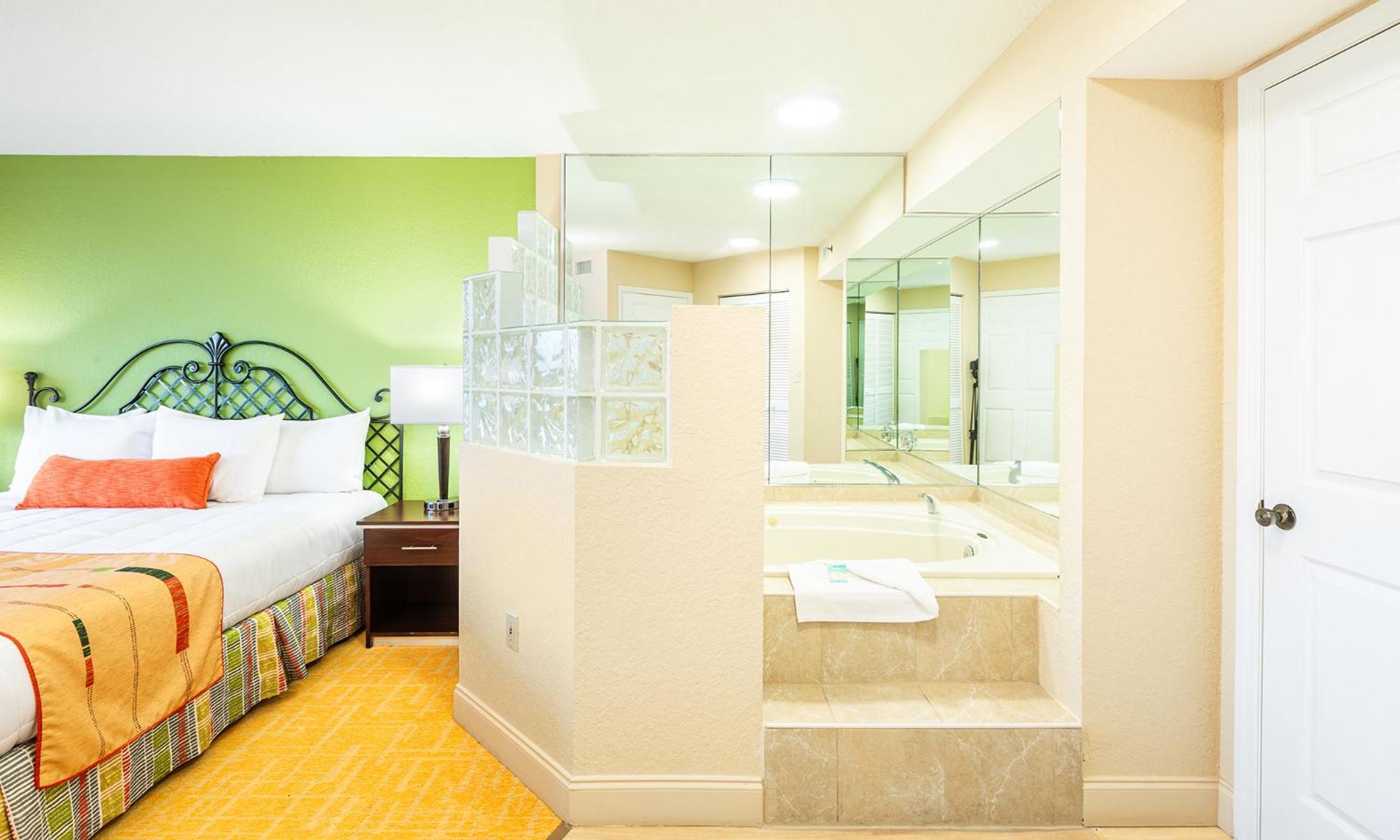 King Suite with Pool View - Photo 2