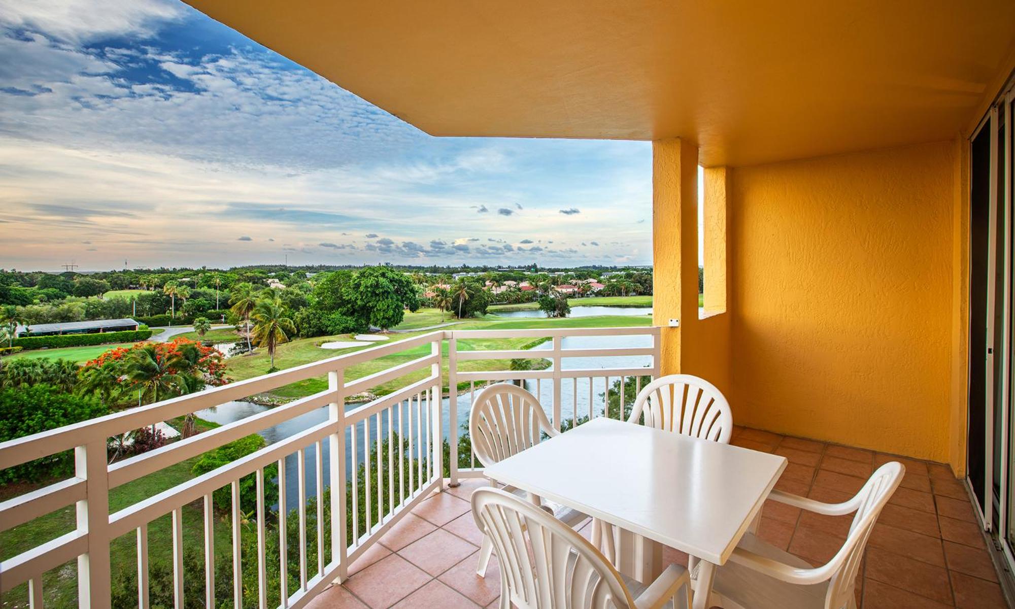 King Suite with Pool View - Photo 11