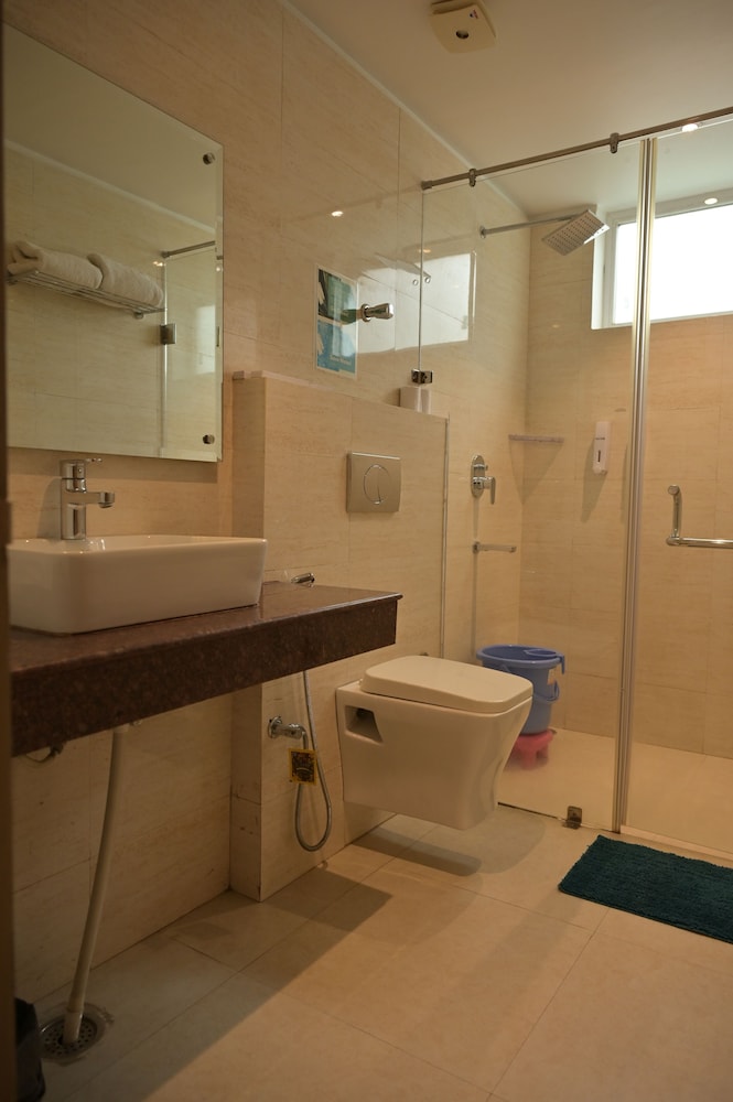 Family Suite, 1 King Bed, Accessible photo 3