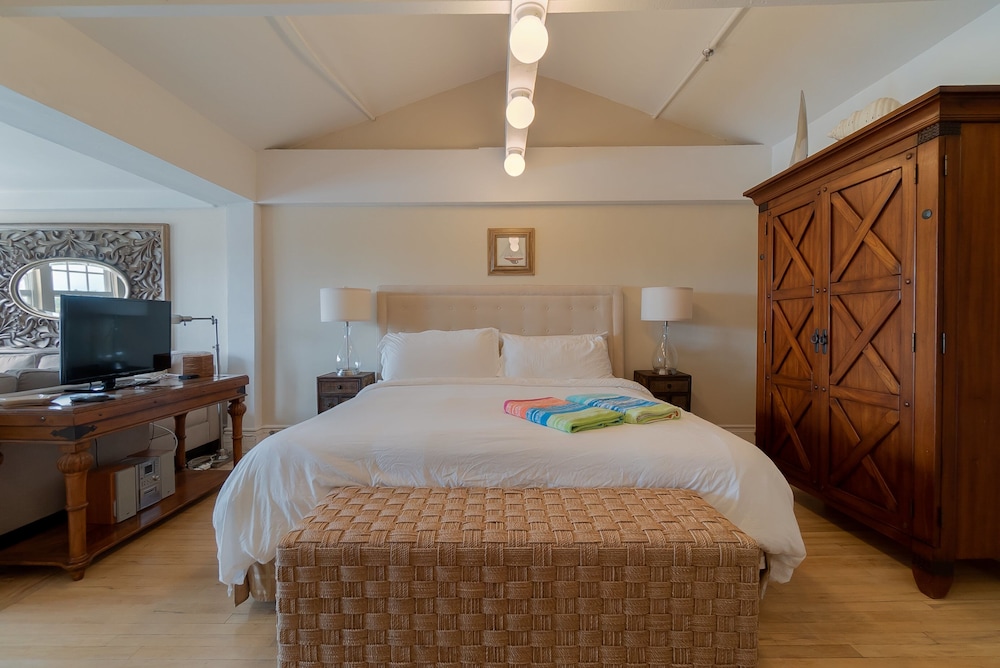 Condo, Tropical Studio Suite Penthouse