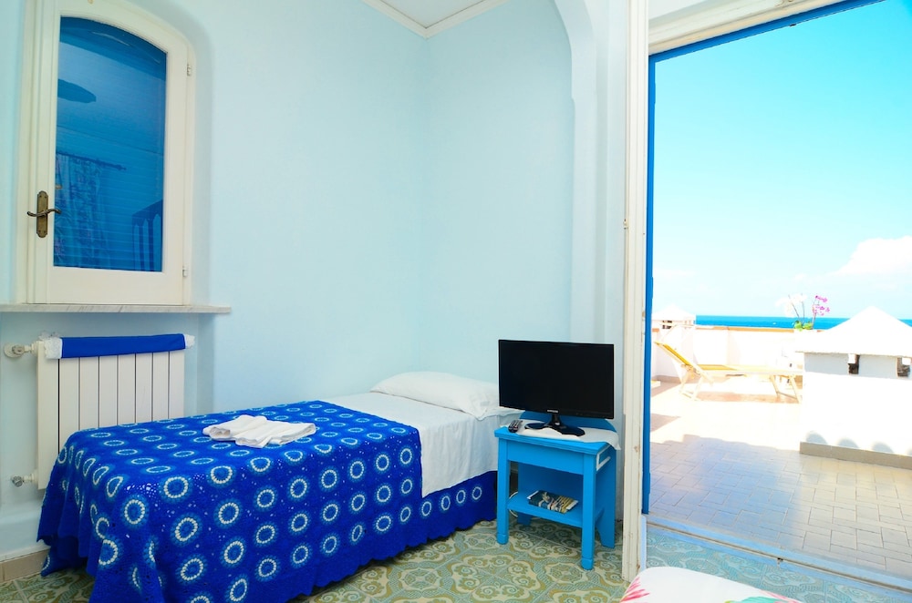 Single Room (Beach Access)