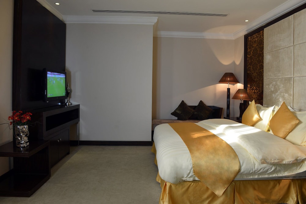 Junior Suite, 1 King Bed photo 2