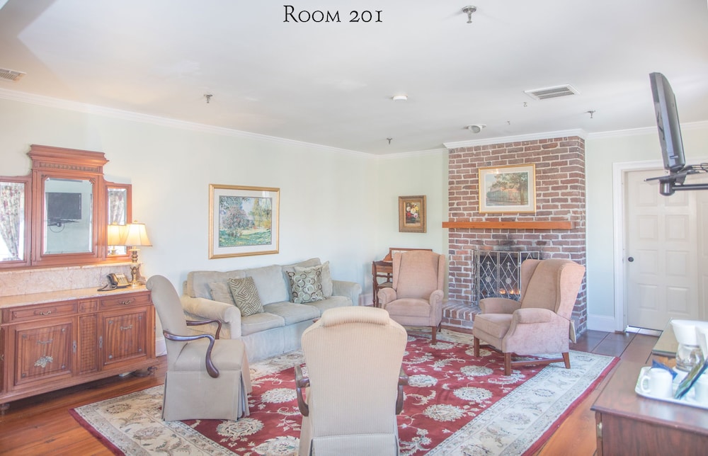 Room, 1 King Bed (201), Stairs Required