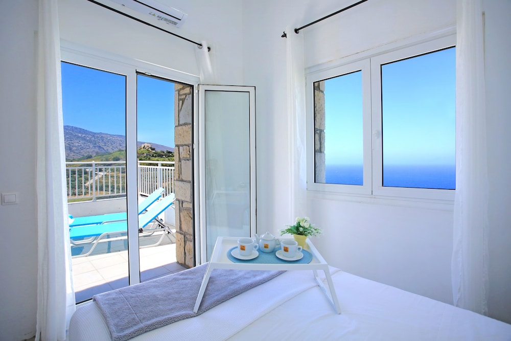 Villa photo 2