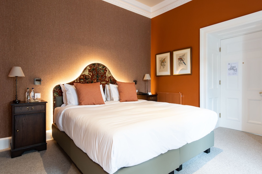 Room, 1 King Bed (Castle) - Photo 8
