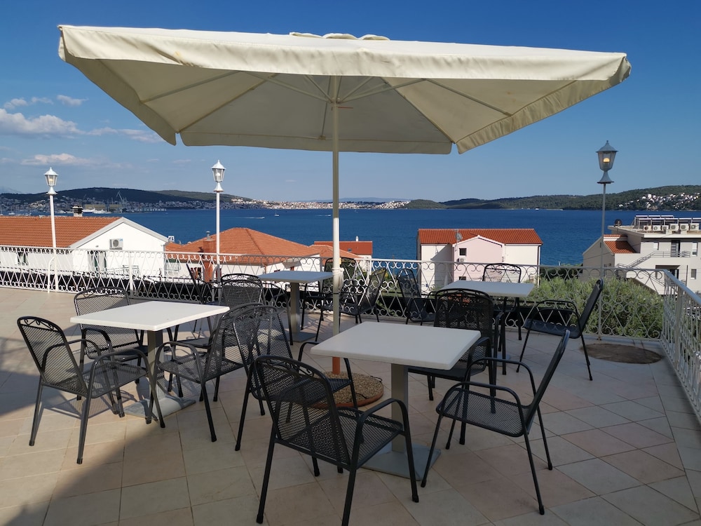 Panoramic Twin Room, 2 Twin Beds, Sea View, Beachfront (7) photo 2