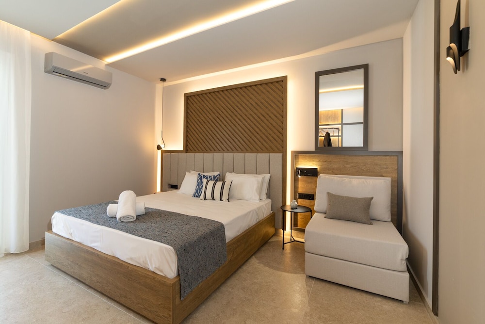 Deluxe Double Room (2 Adults + 1 Child)