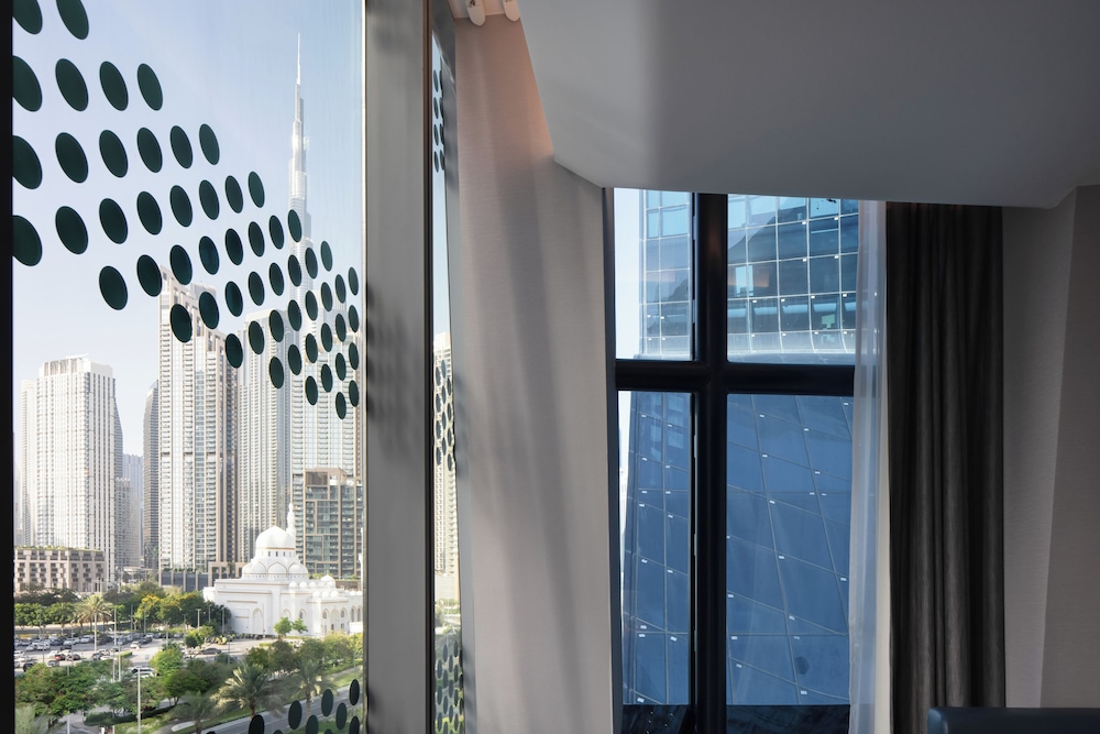 Extra ME + Junior Suite Void with Burj Khalifa View - Photo 5