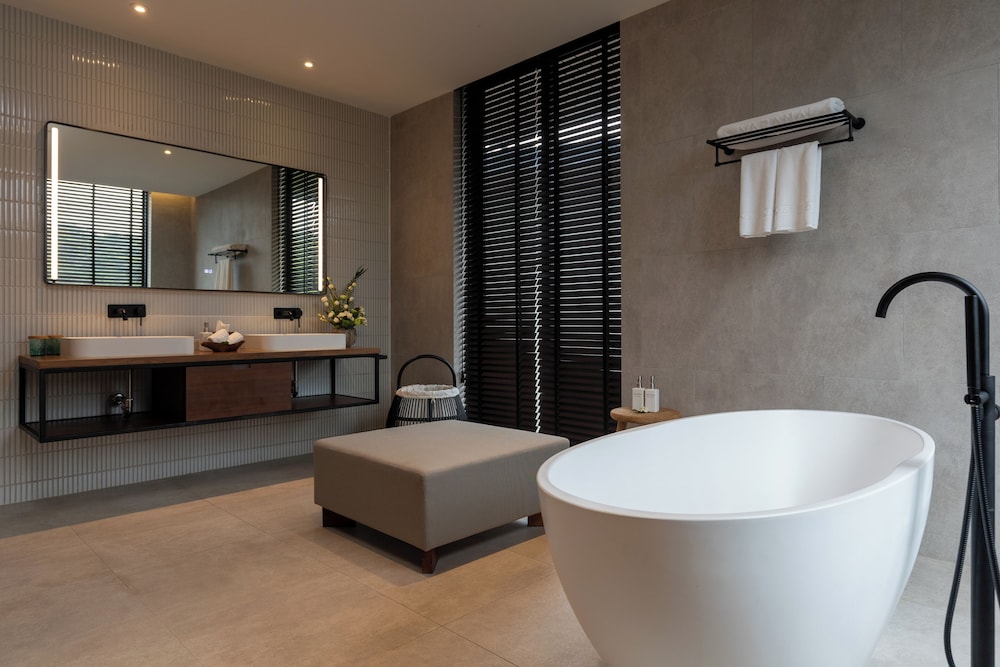 Luxe Plus Ocean View King - Photo 5