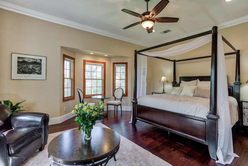 Royal Shasta Room