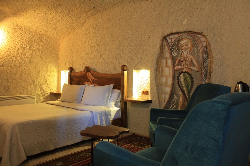 Cave Suite photo 3