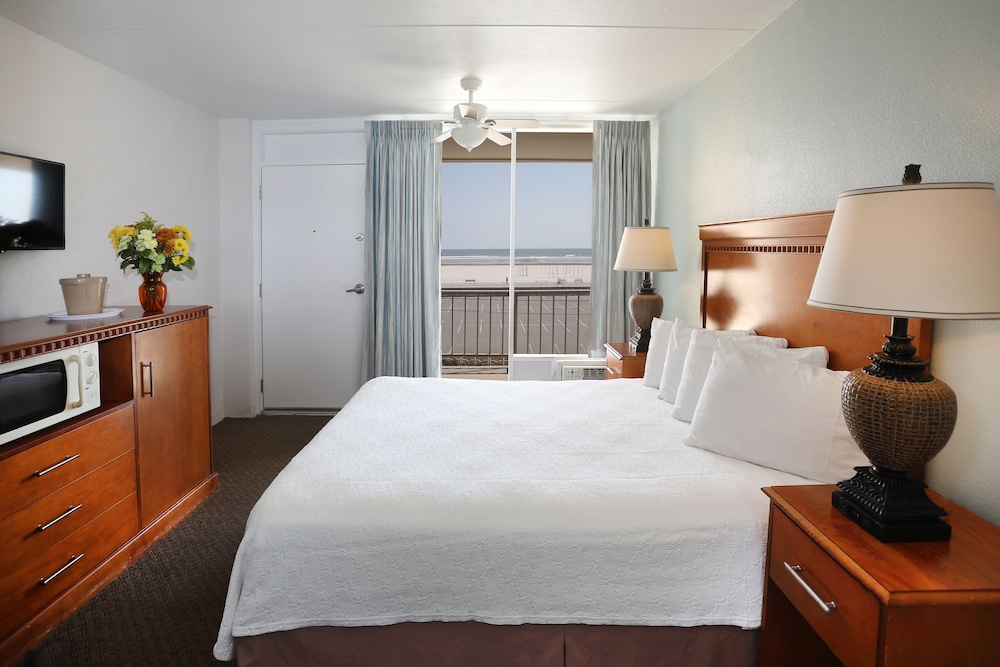 Standard Room, 1 Queen Bed (Oceanfront) photo 1
