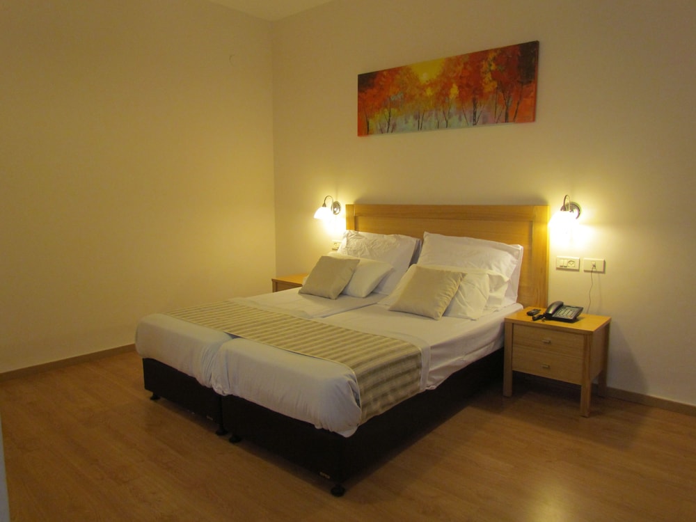 Quadruple Room - Photo 3