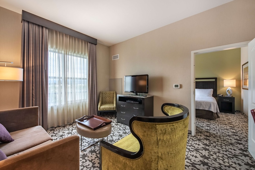 Suite, 1 King Bed - Photo 4