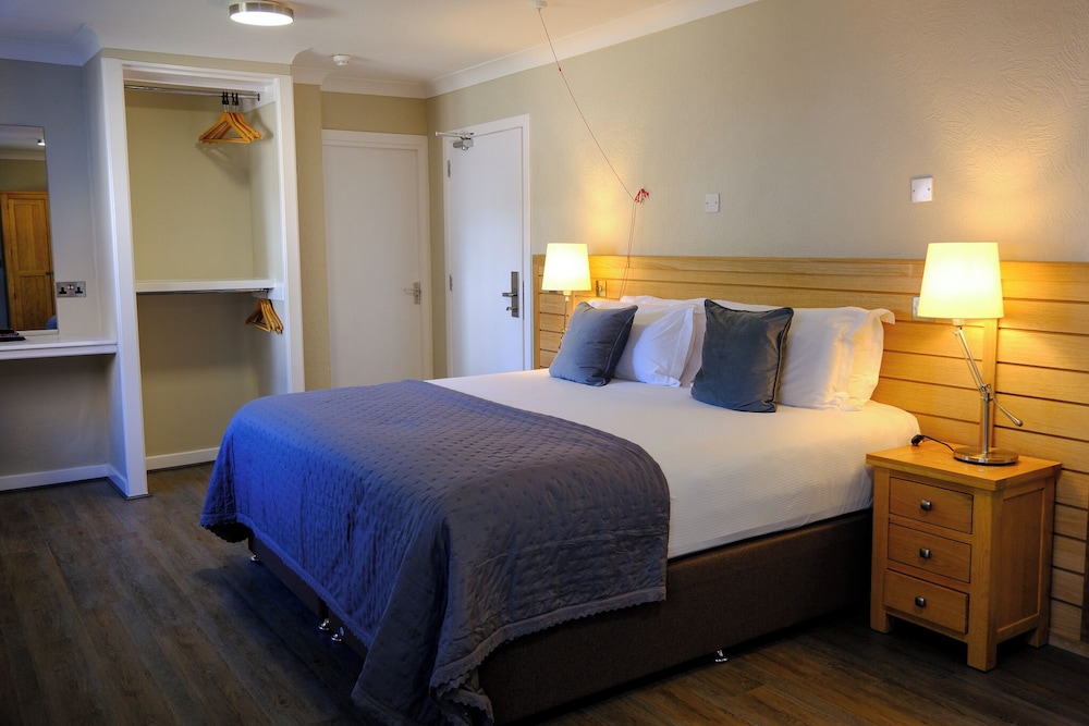 Classic Room, 1 Double Bed, Roll-in Shower, Ground Floor photo 1