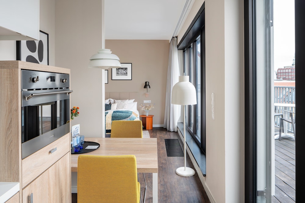 XL Studio, Kitchen, Balcony photo 3