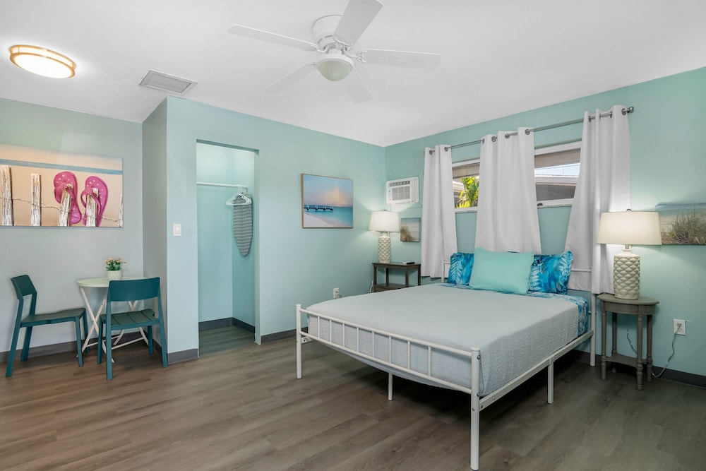 Deluxe Studio, 1 Queen Bed