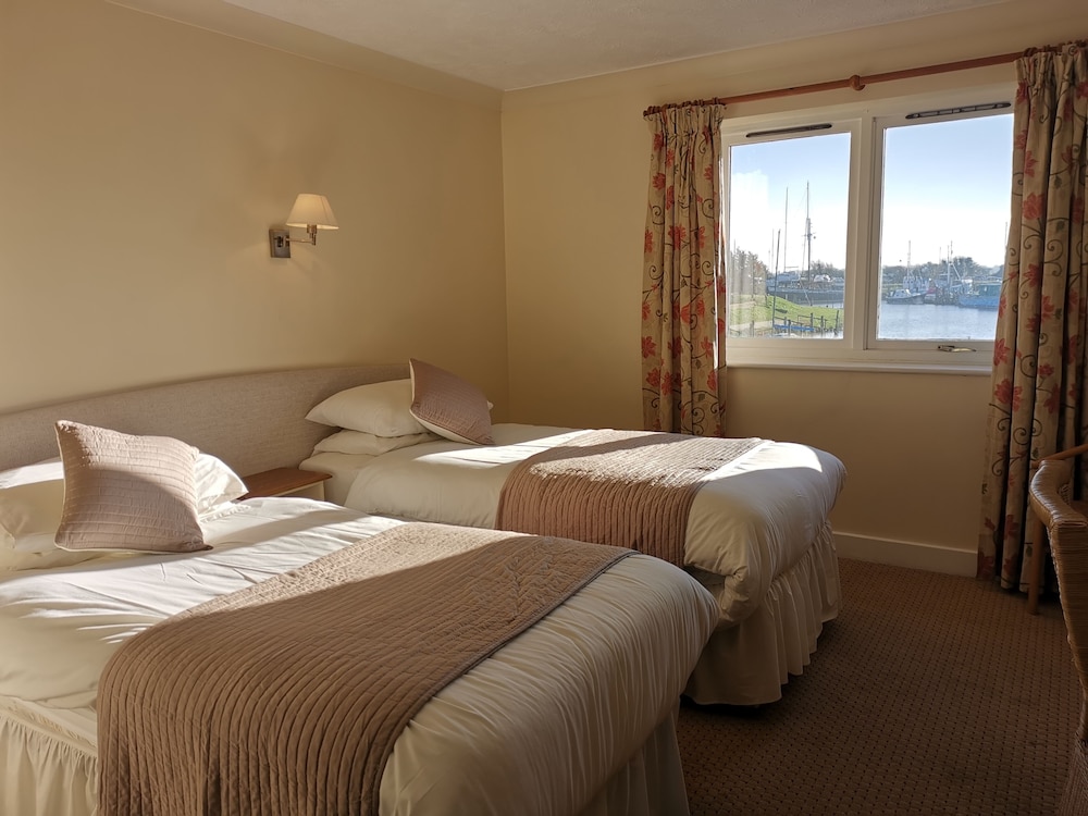 Twin Room, Accessible, Ensuite - Photo 1