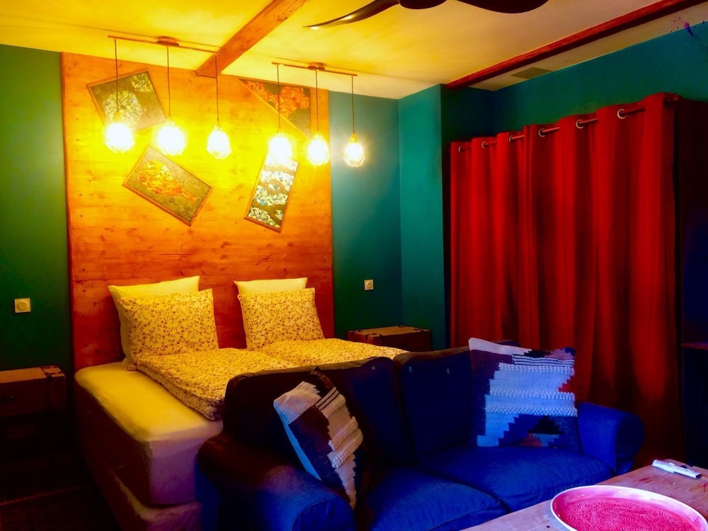 Studio, Ensuite, Mountain View (Kig size)