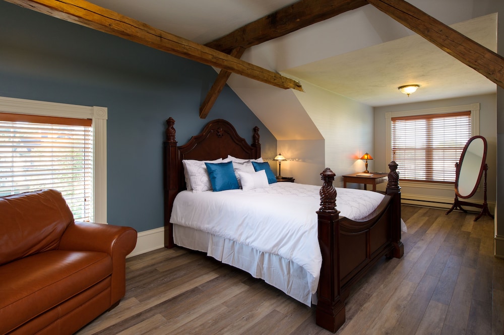 Superior Room, 1 King Bed photo 1